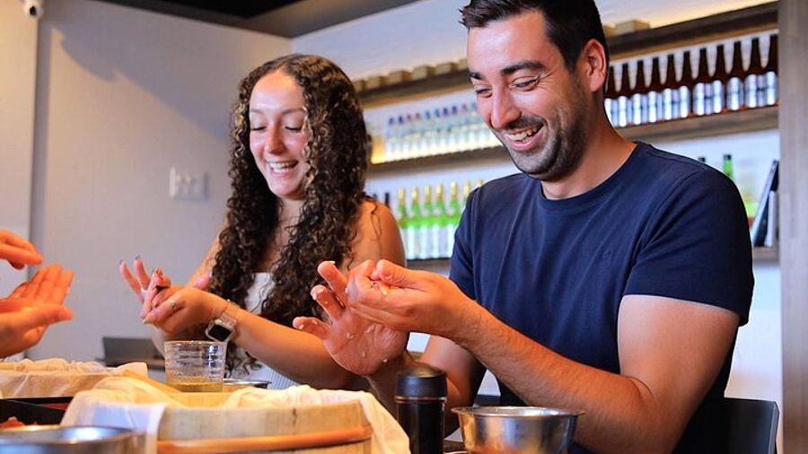 Tokyo, Asakusa: Sushi- and Roll-Making Experience