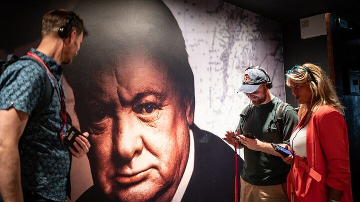 London Westminster Walking Tour and Churchill War Rooms Entry