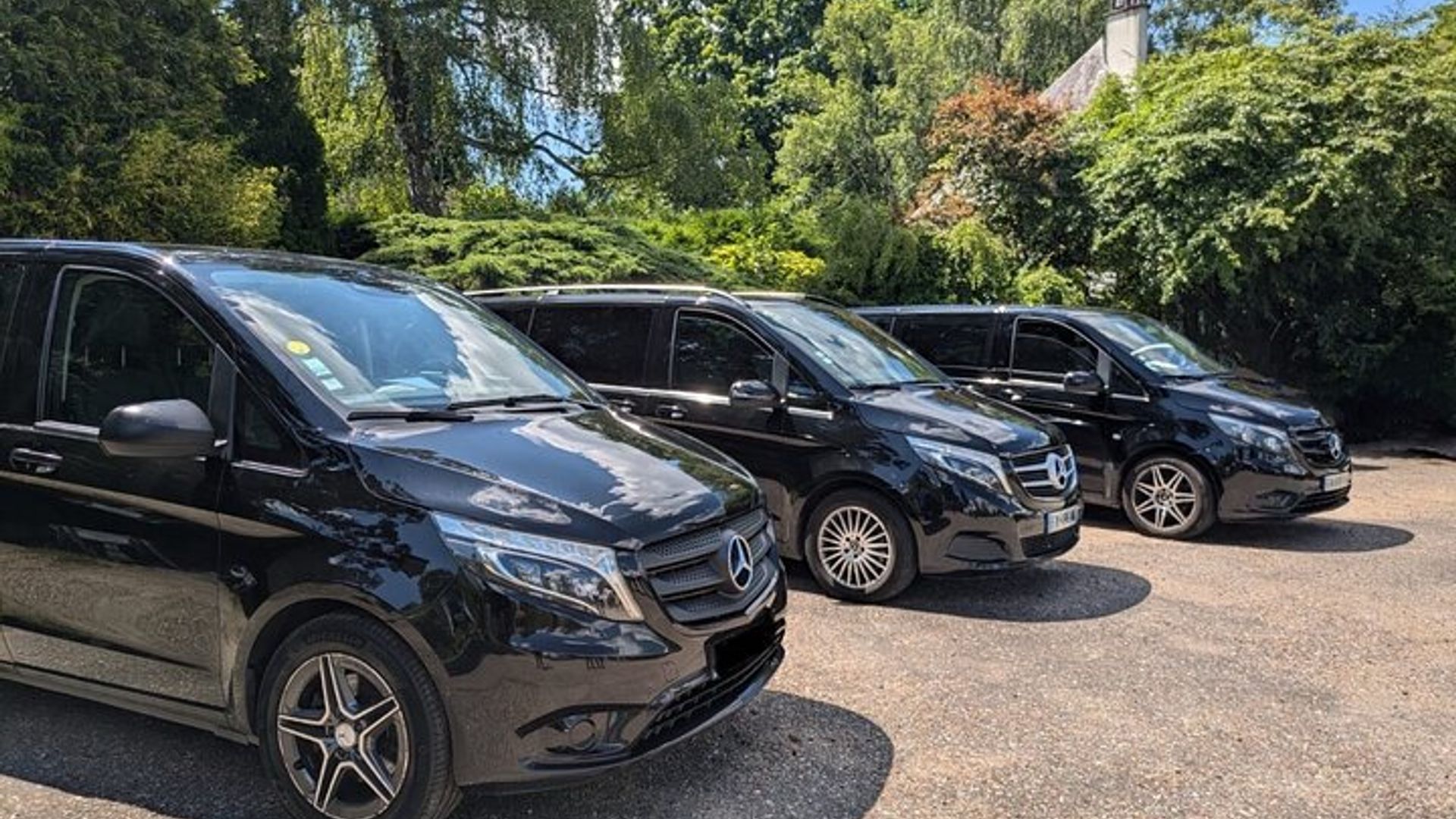 Paris Private Transfer to CDG or Orly with Luxury Upgrade