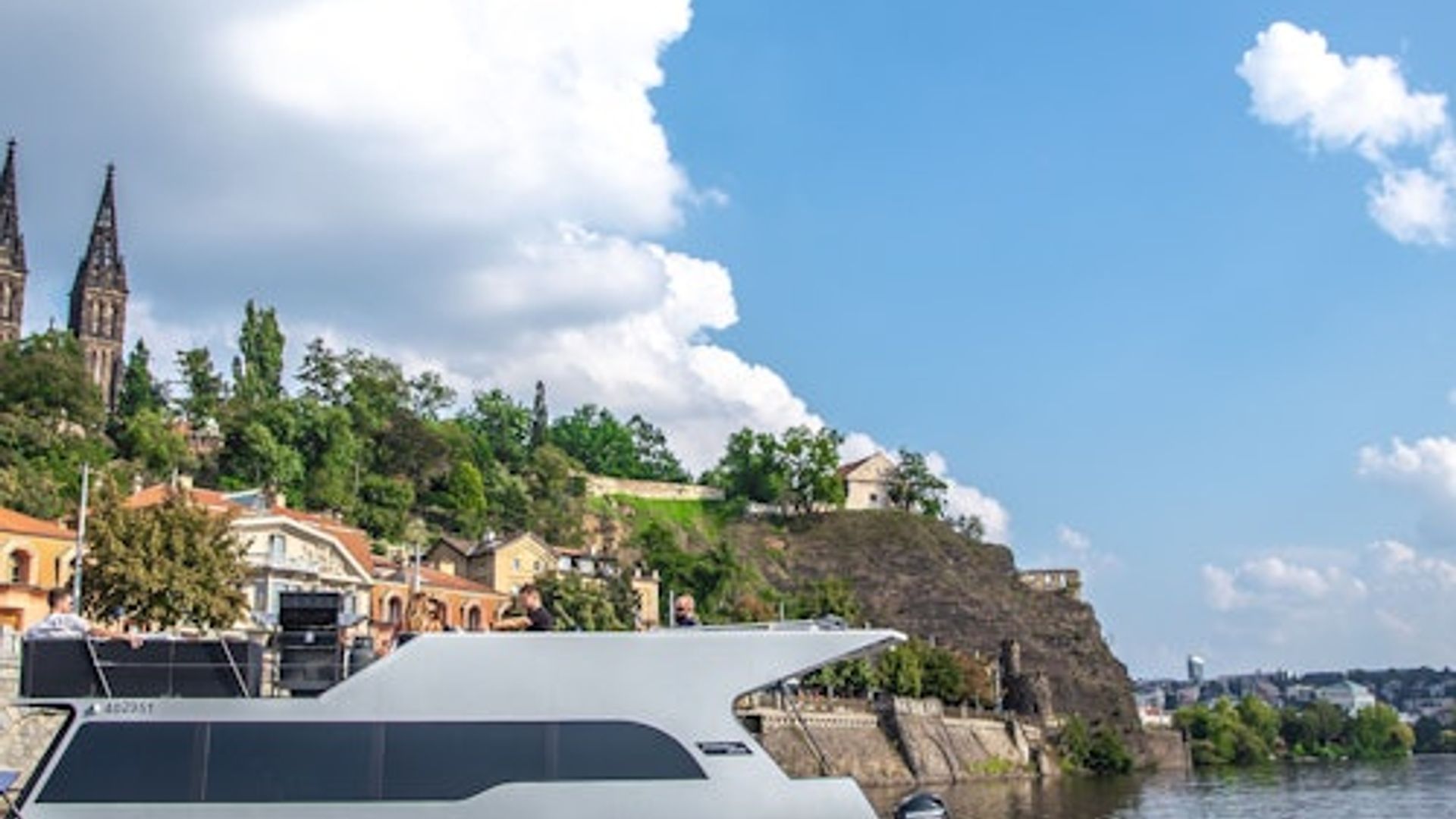 Prague: 3-Hr Private Boat Cruise with Unlimited Beer or Prosecco