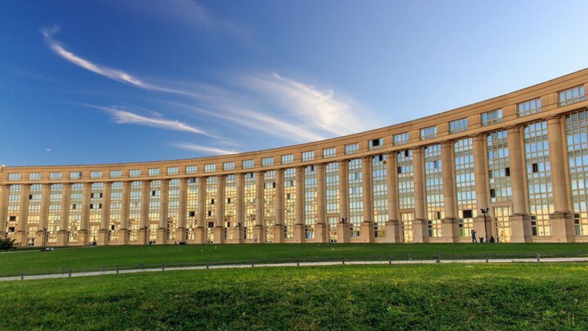 Private Transfer From Lyon To Montpellier With a 2 Hour Stop