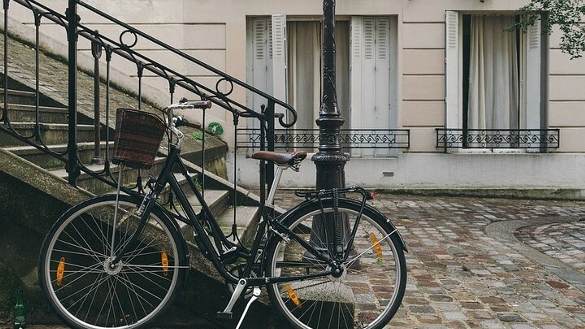 Paris Le Marais Historical Walking Tour with Wine and Cheese Tasting