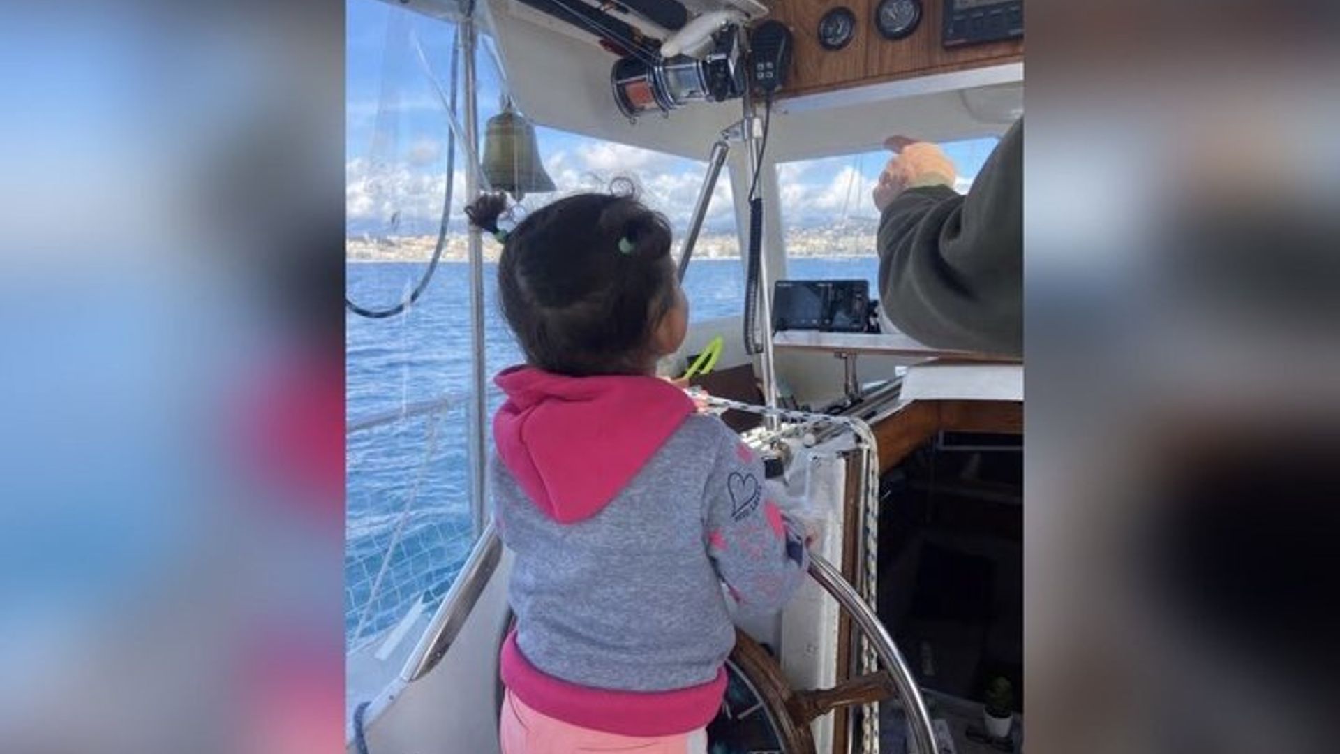 Excursión de medio día en un pequeño velero por las islas Lerins desde Cannes