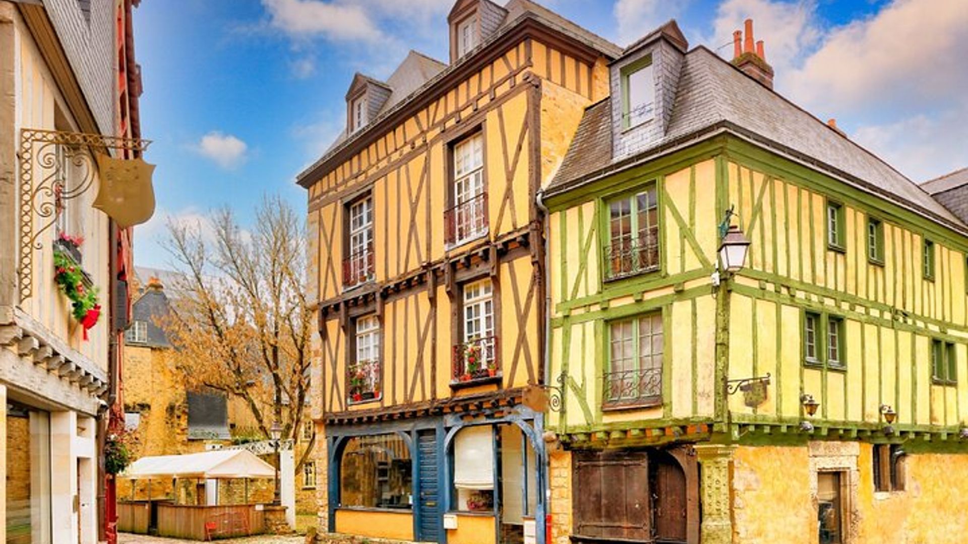 Le Mans: 1-hour audio guided walking tour and 20 audio commentaries