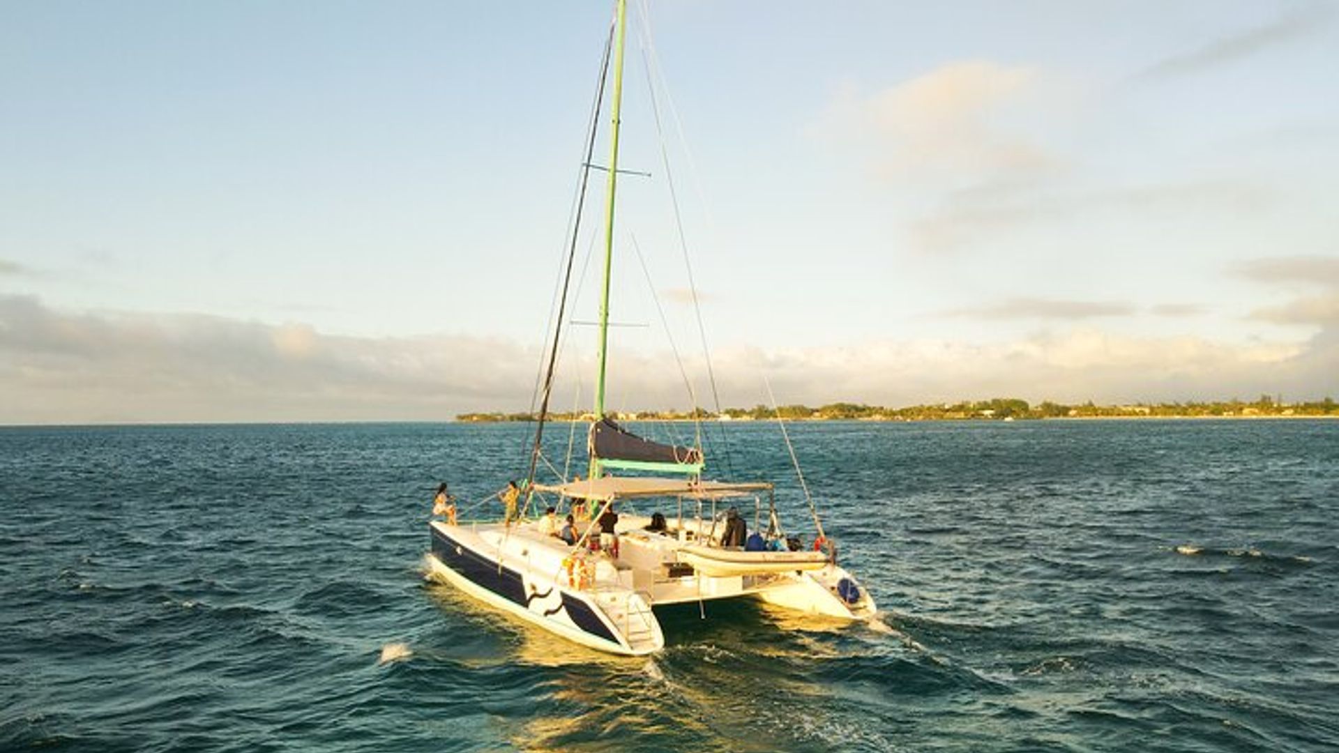 Croisière en catamaran au coucher du soleil à Maurice – Open Bar & Snacks