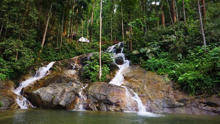 Kanching Waterfalls Tour with Batu Caves and Ramayana Cave (SIC)