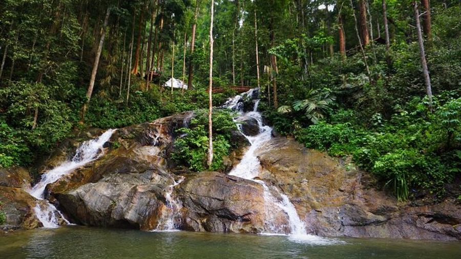 Kanching Waterfalls Tour with Batu Caves and Ramayana Cave (SIC)