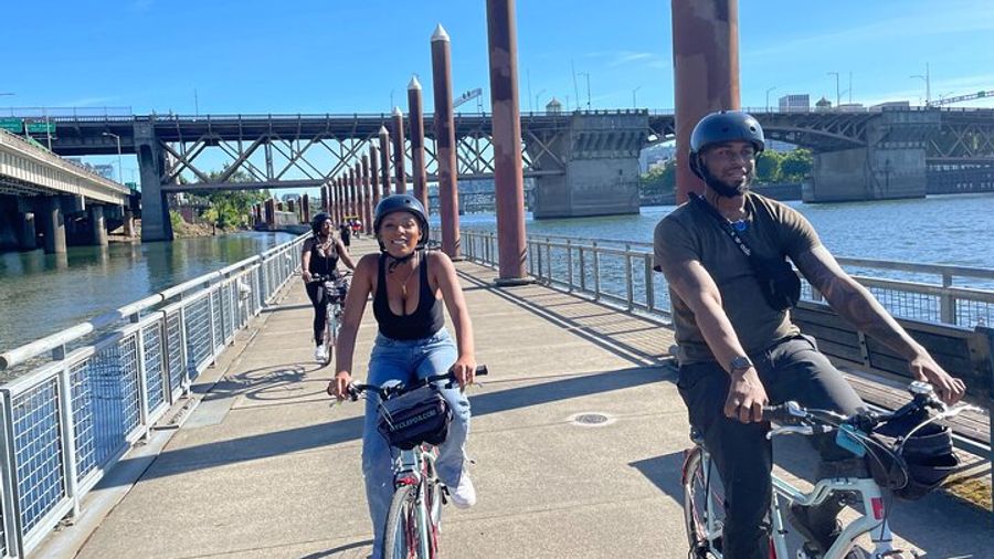 Portland Half-Day Small-Group Foodie Bike or E-Bike Tour