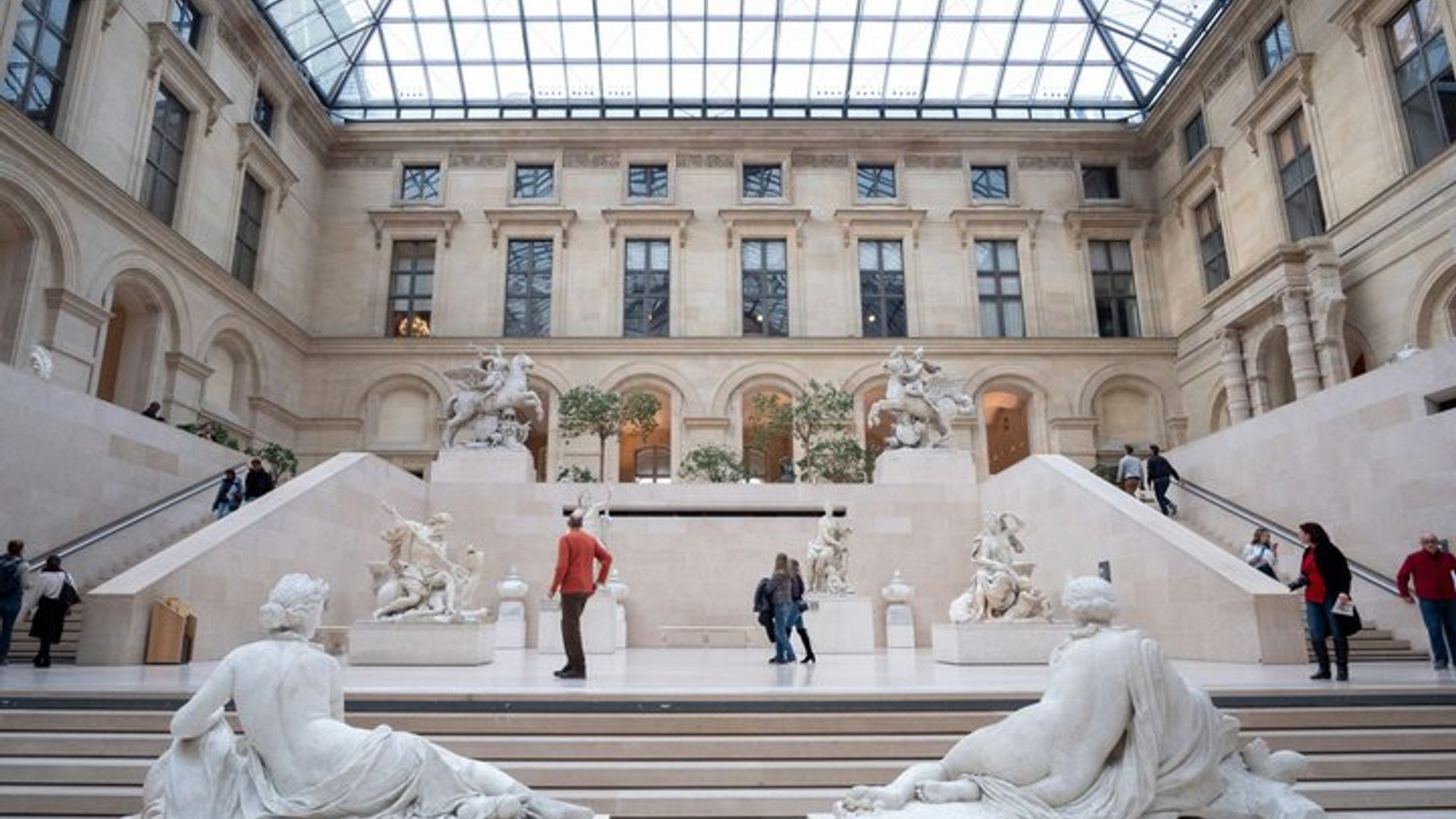 Paris Louvre Museum Private Tour with Tickets and Hotel Pickup