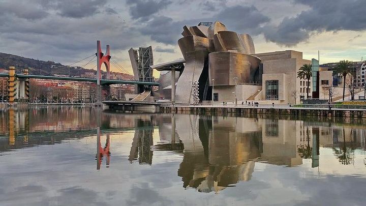 Private Guggenheim Museum Bilbao Tour with Official Guide