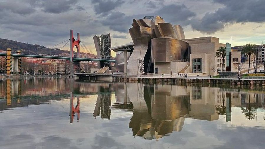 Private Guggenheim Museum Bilbao Tour with Official Guide
