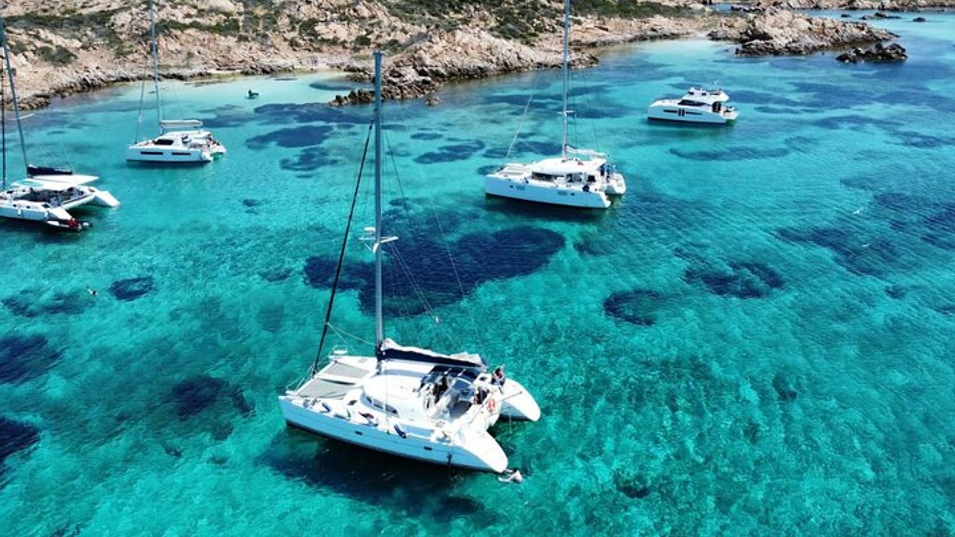 Une excursion d'une journée en bateau à Maddalena en petit groupe, avec déjeuner