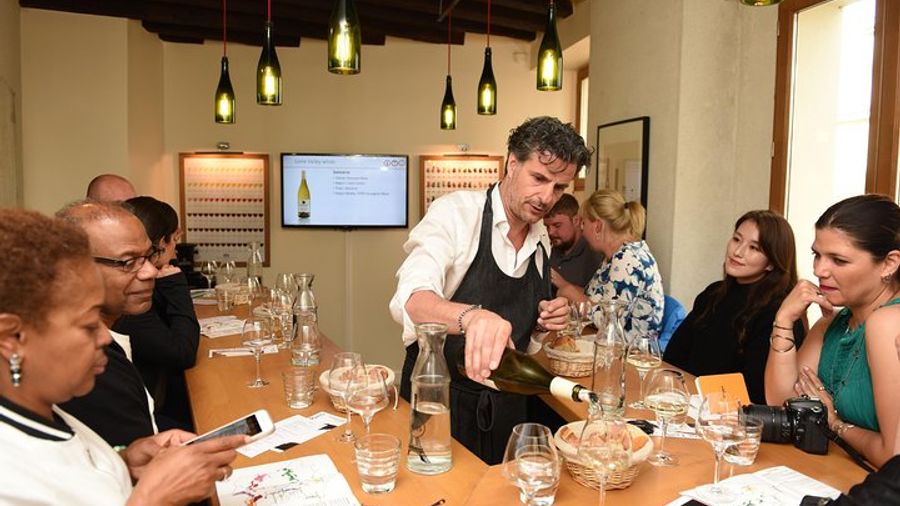 Paris: Small-Group Guided Evening Wine Tasting With Sommelier