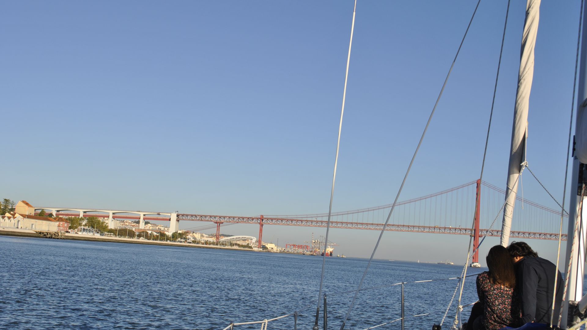 Lisbon Romantic Private 2h Cruise with sparkling wine