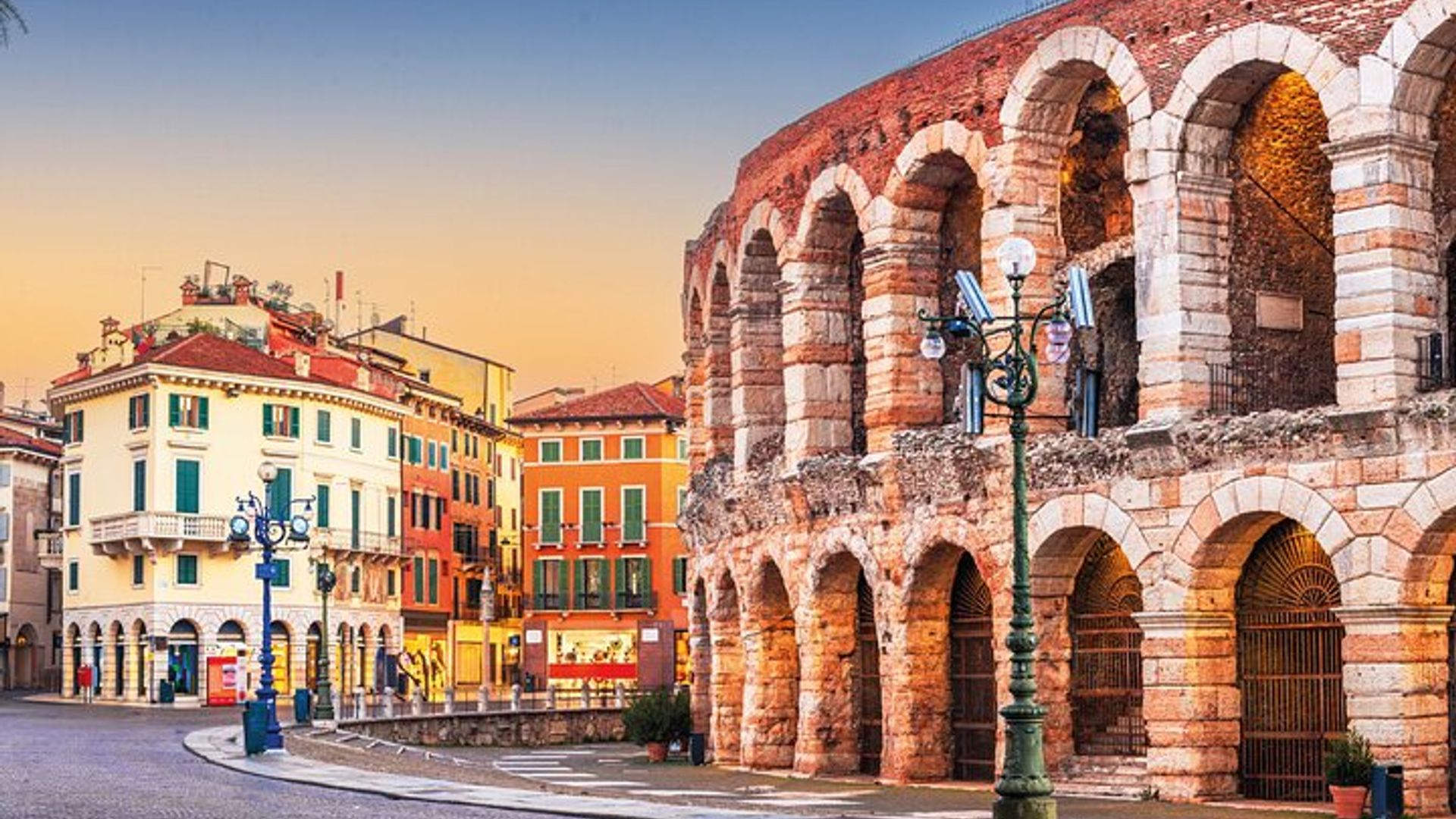 Verona Walking Tour with Audio and Written Guide by a Local