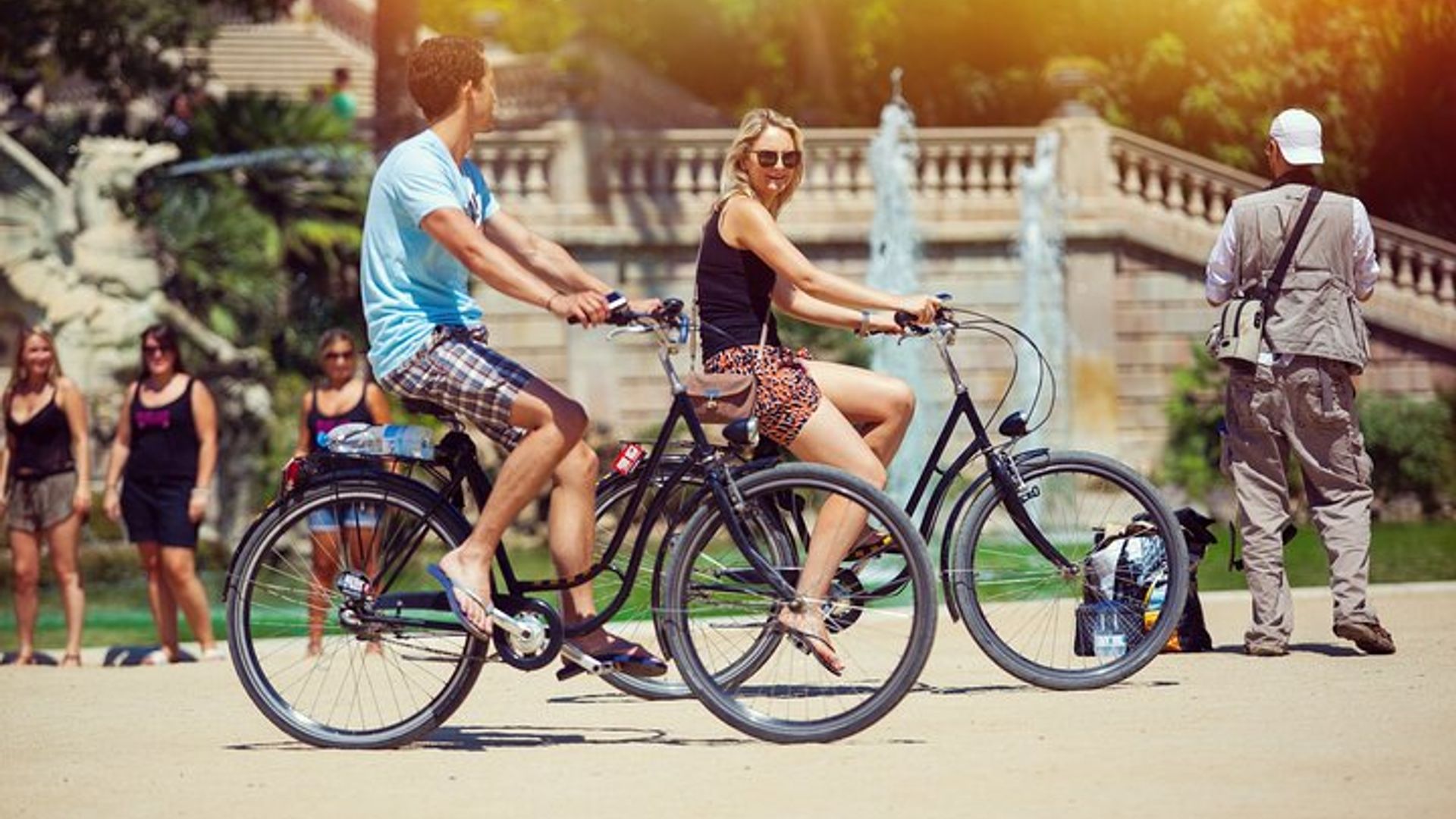 Barcelona Guided Bike Tour with Tapas and Wine