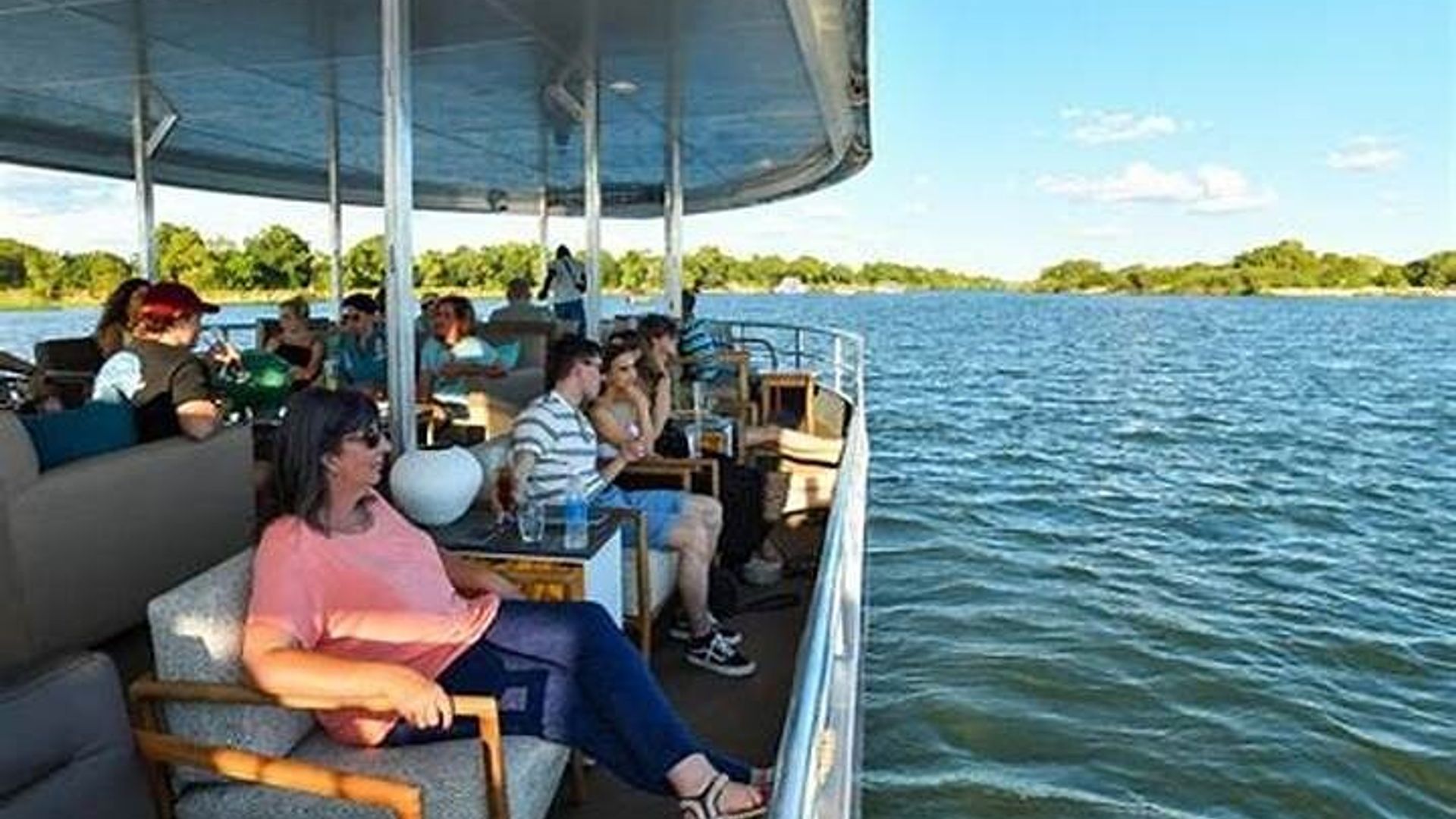 ทัวร์น้ำตกวิกตอเรียและอุทยานแห่งชาติ Hwange 4 วัน