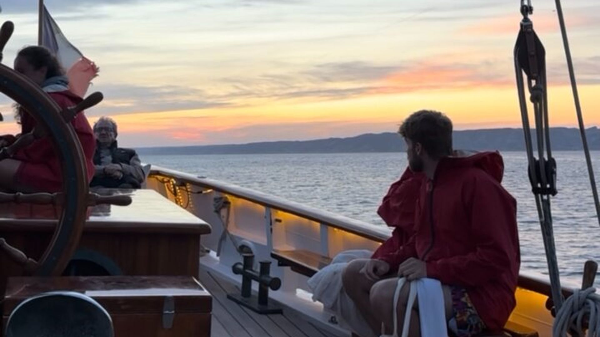 Crucero al atardecer por Marsella con cena buffet