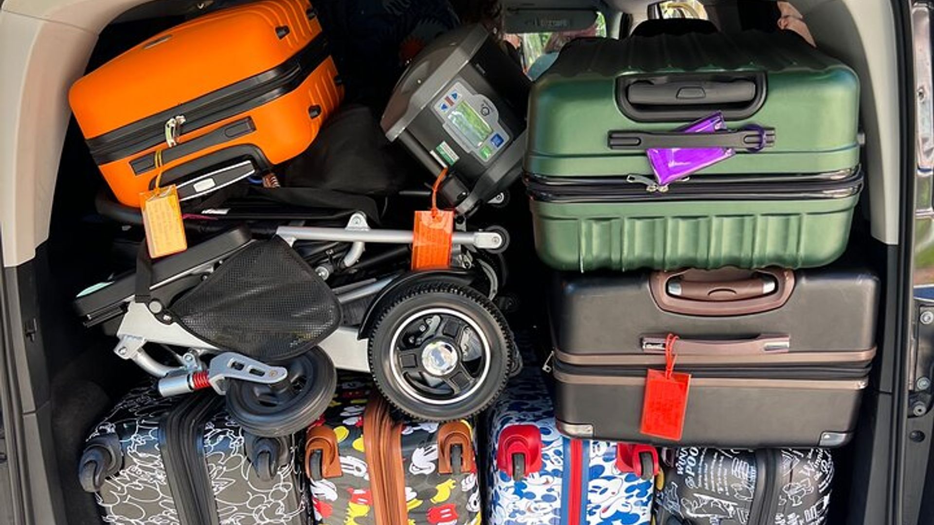 Paris Private Transfer to CDG or Orly with Luxury Upgrade