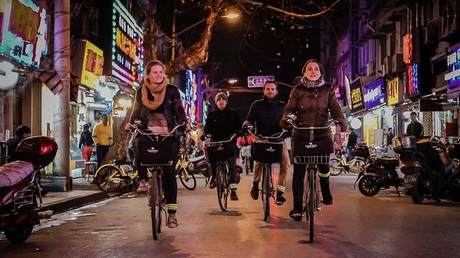 Shanghai Small-Group Sightseeing Night Tour by Vintage Bike