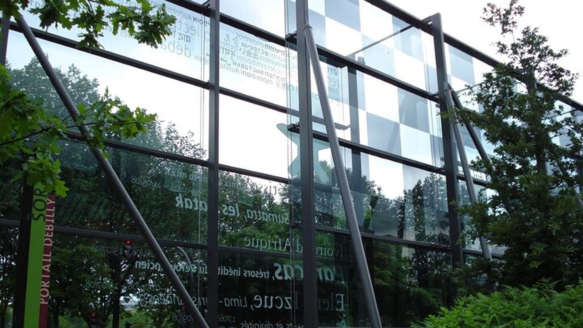 Musée du Quai Branly - Jacques Chirac and Seine River Cruise