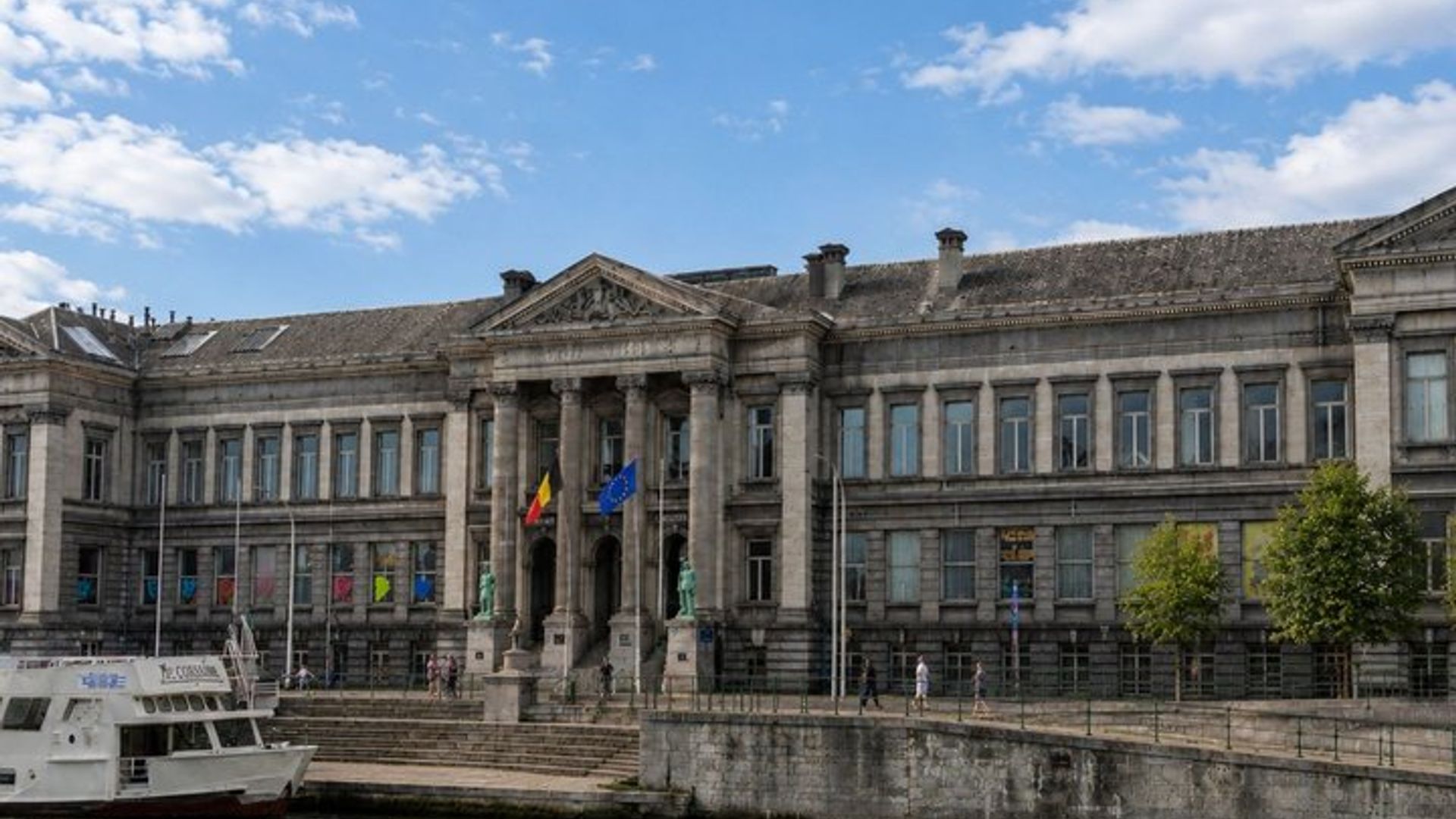 Liege Scavenger Hunt & Highlights Self-Guided Walking Tour