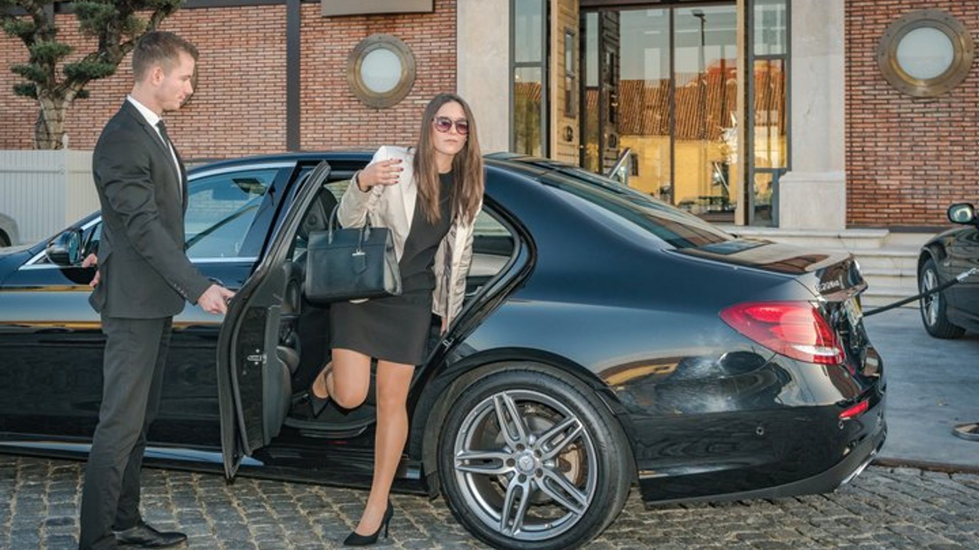 Lisbon Airport Private Transfer to/from Portugal Top Destinations