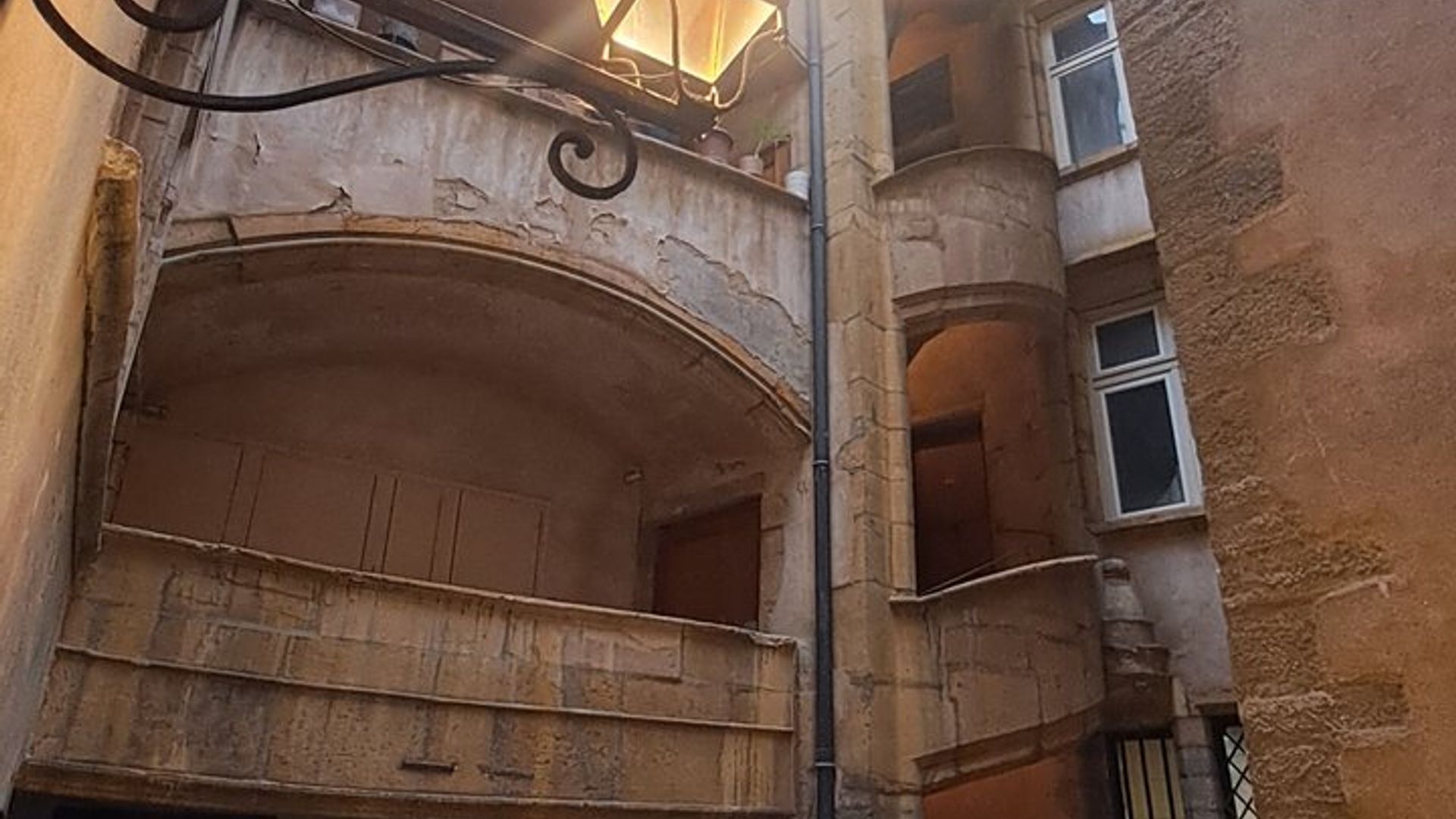 Tour Storico Privato di Lione: Curiosità e Segreti