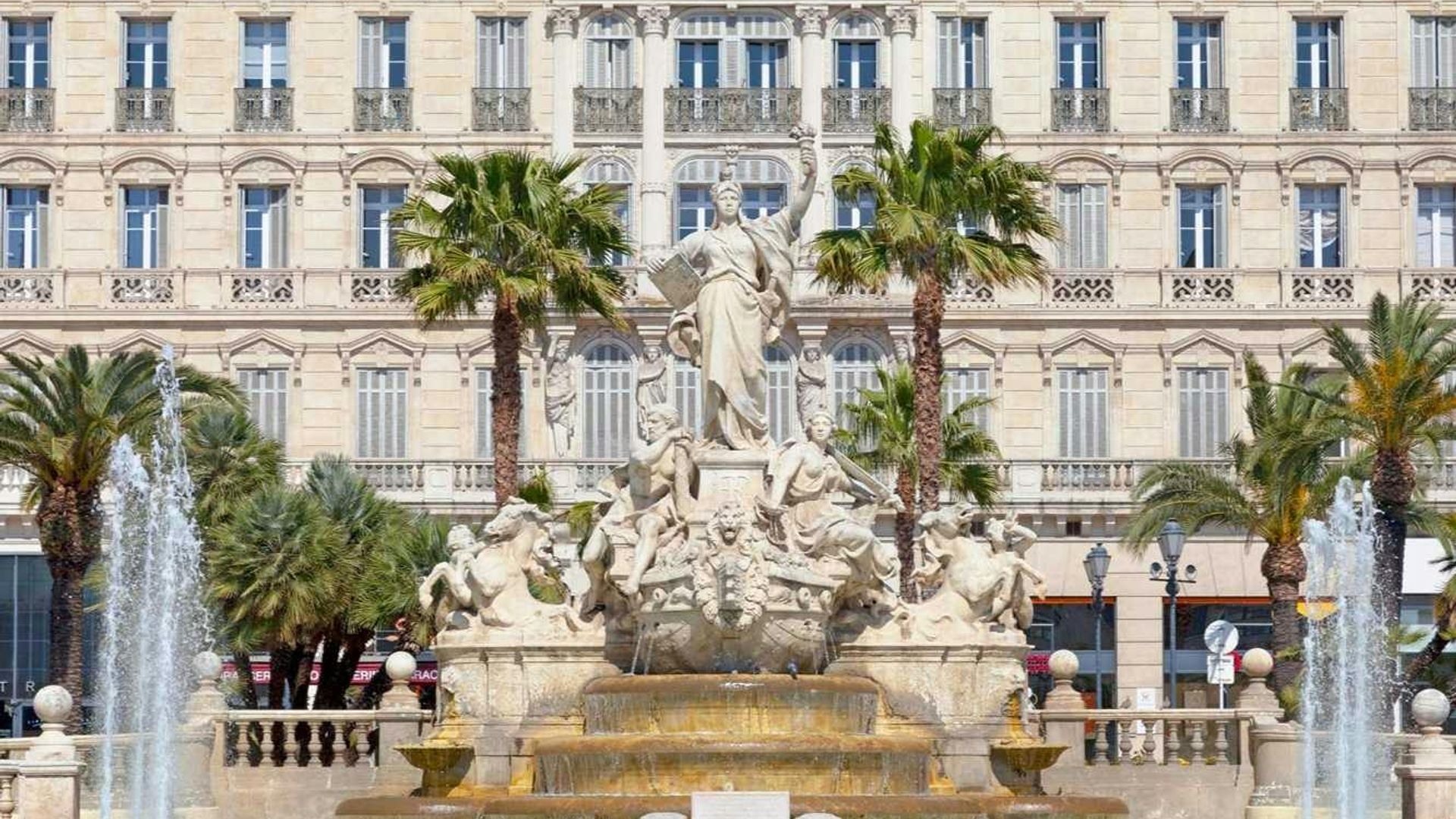 Guided walking tour around Toulon with a local guide