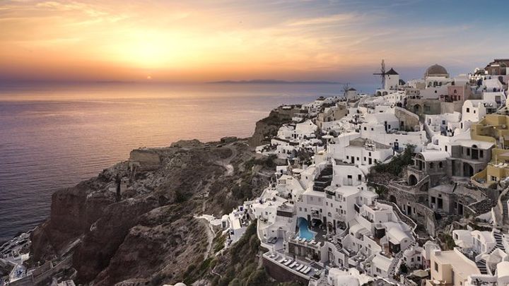 SUNSET IN OIA & TRADITIONAL VILLAGES BUS TOUR