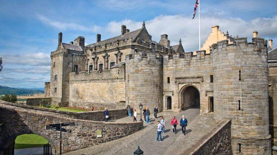 Stirling Castle, Loch Lomond, and Kelpies Tour From Edinburgh