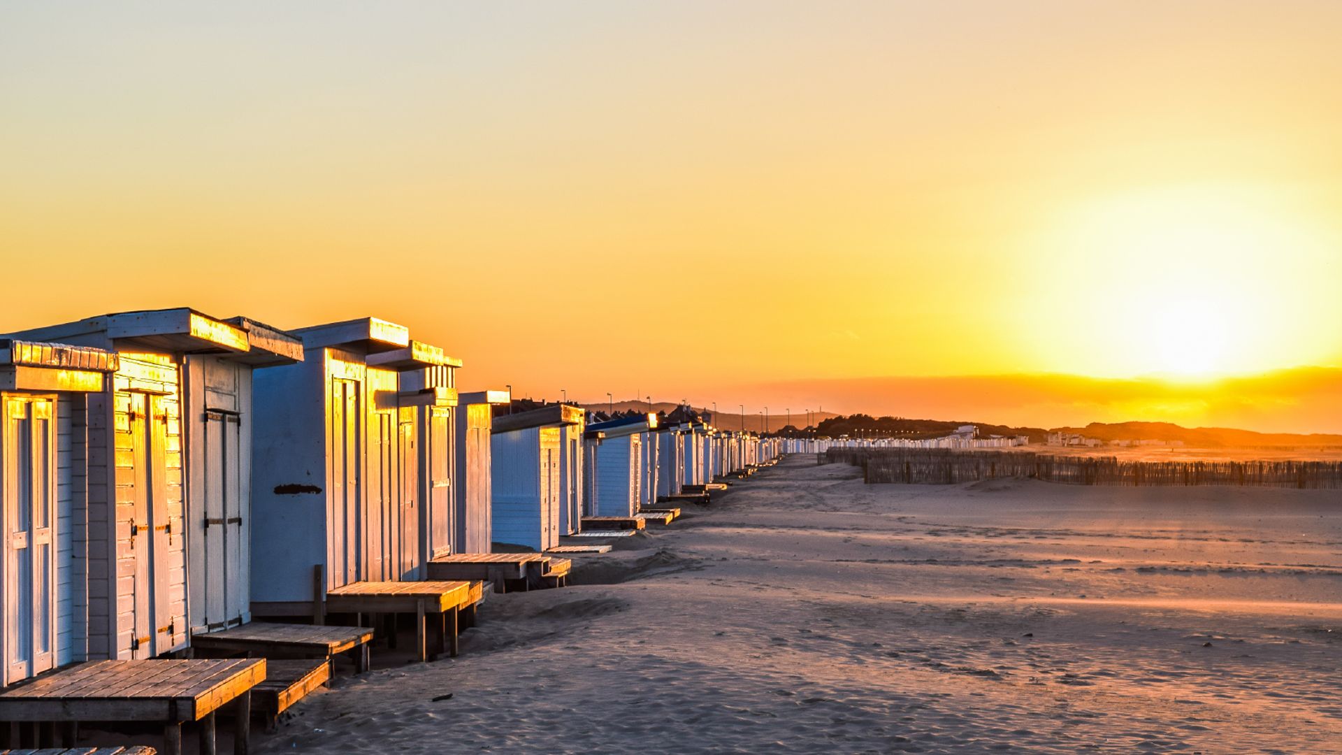 Calais: Audio Guided Walking Tour (2:15 - 24 audio comments)