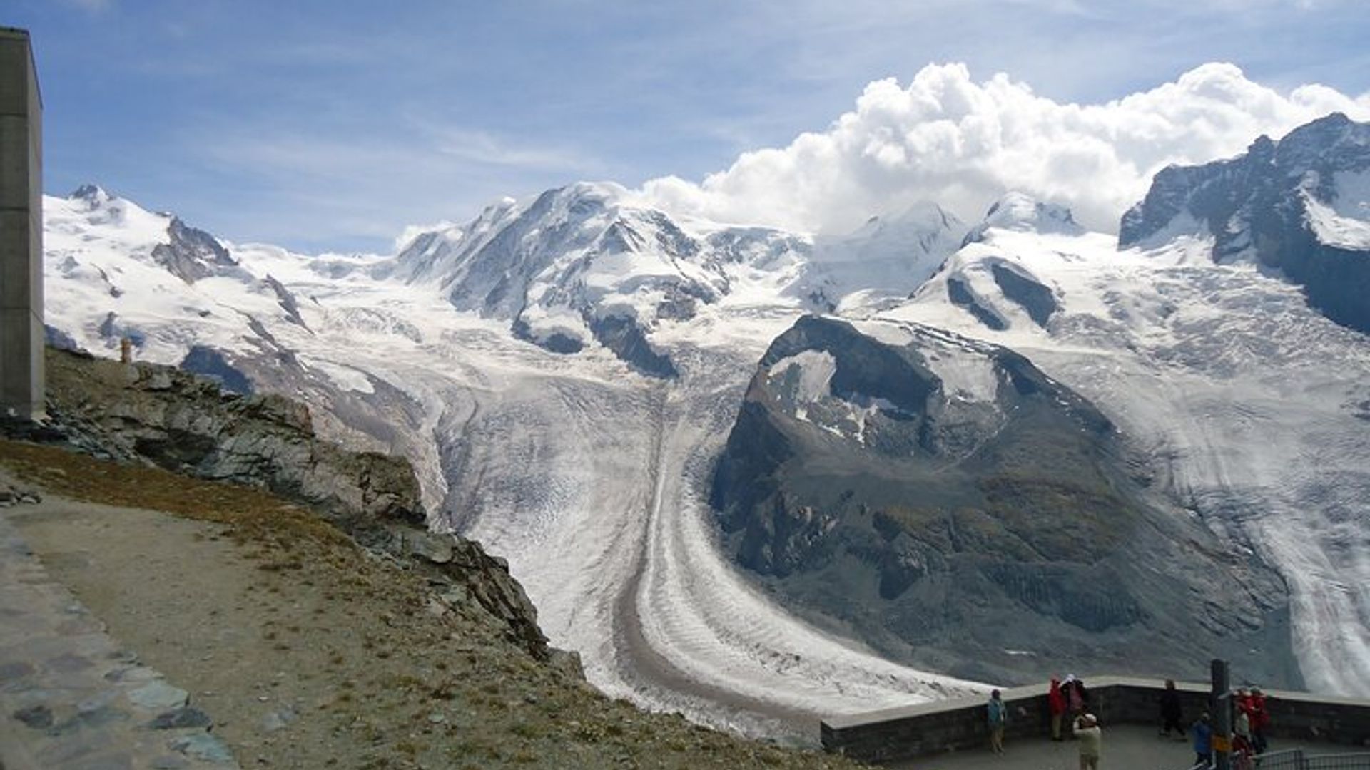 La zona del Matterhorn del pueblo de Zermatt y el monte. Excursión en grupo pequeño a Gornergrat desde Basilea