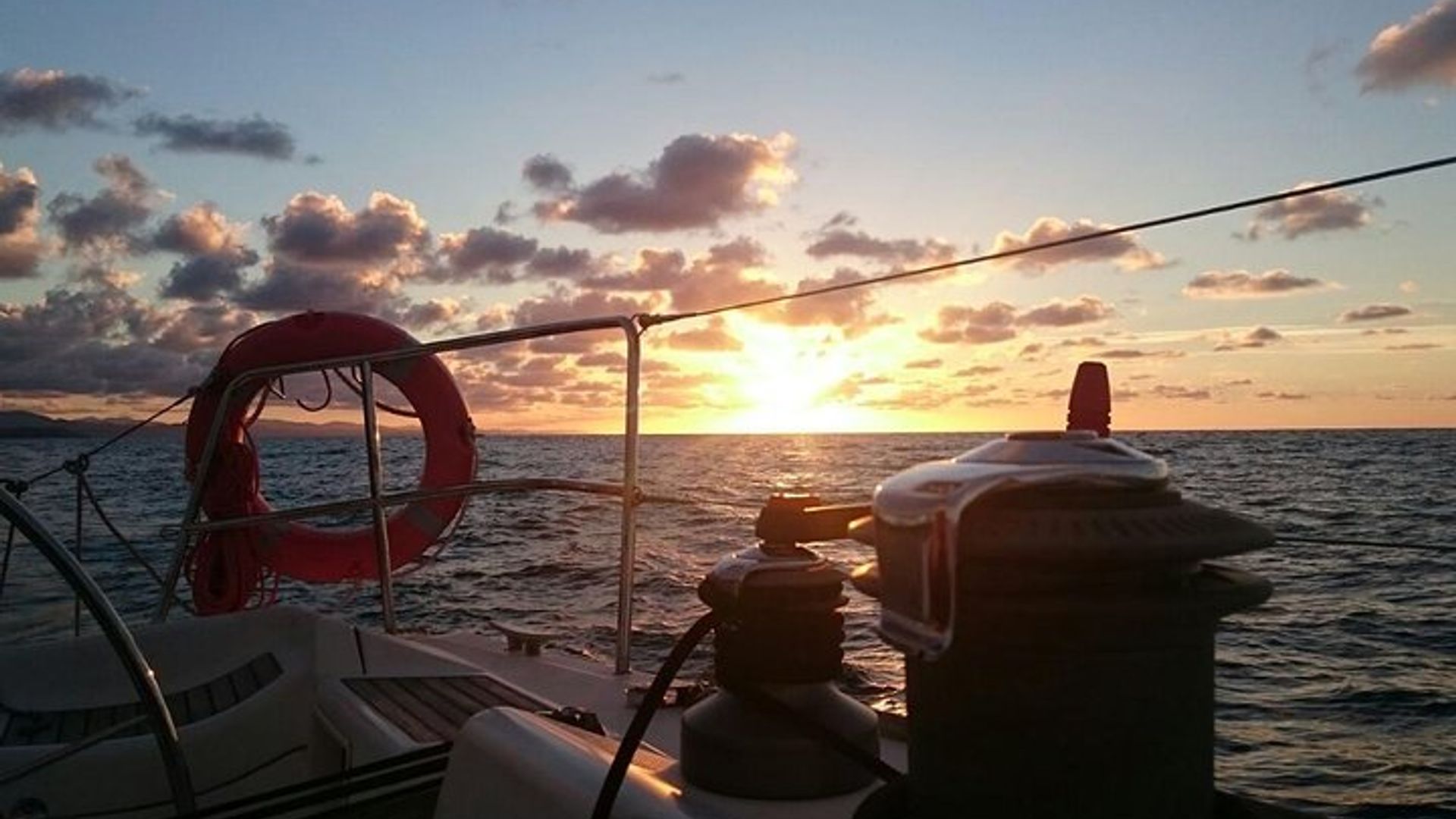 Expérience de visite privée à la voile au coucher du soleil à Saint-Sébastien