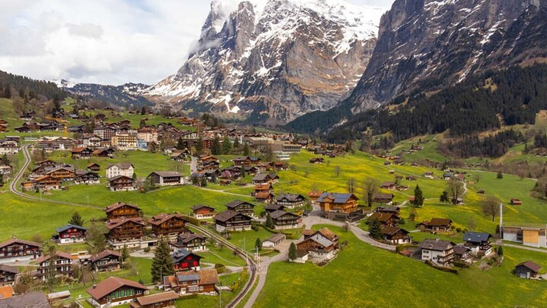 Basilea: Tour guiado por los Alpes suizos, Lauterbrunnen y las Cuevas de Beatus