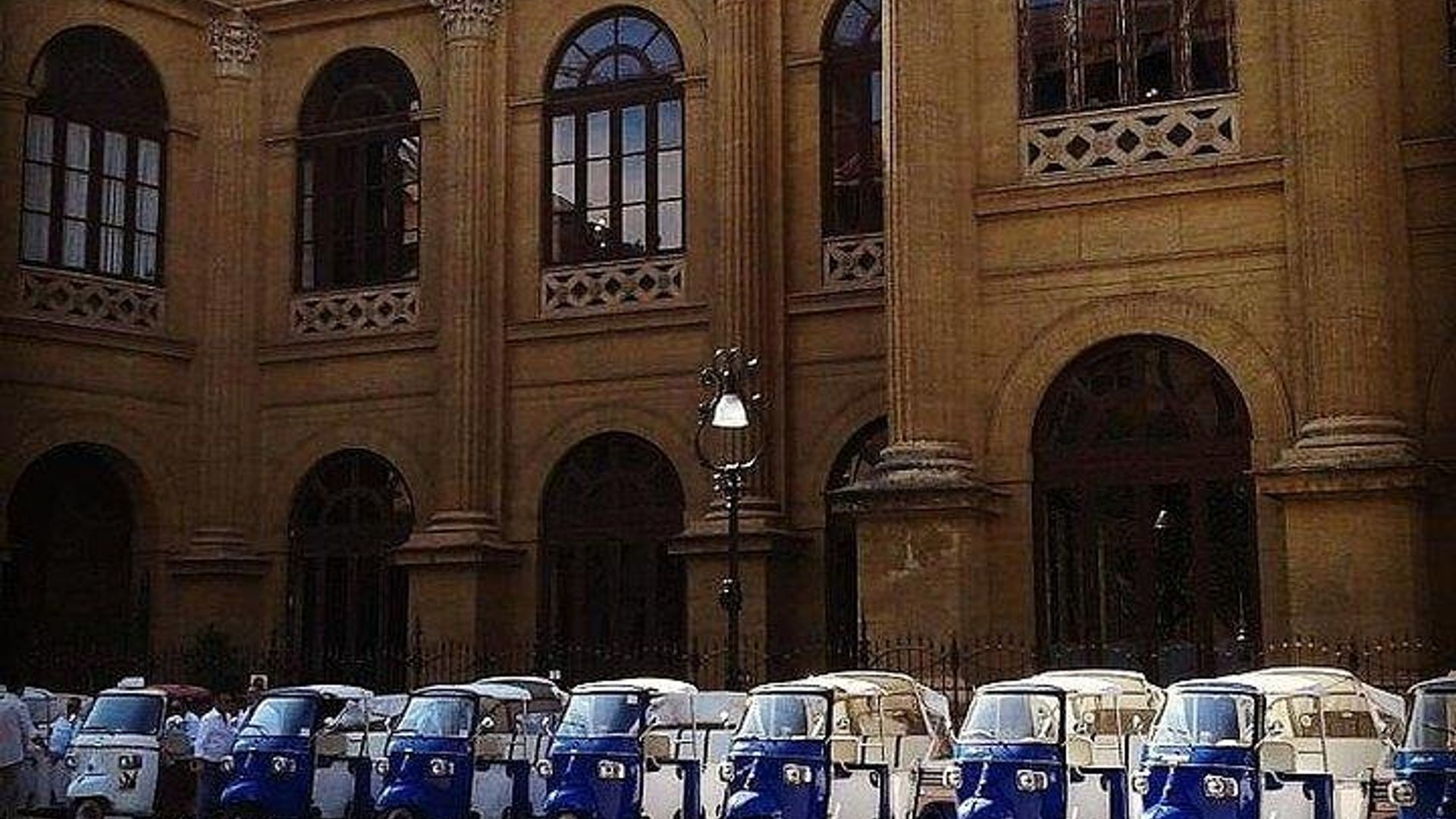 Tuk tuk ride, ape car