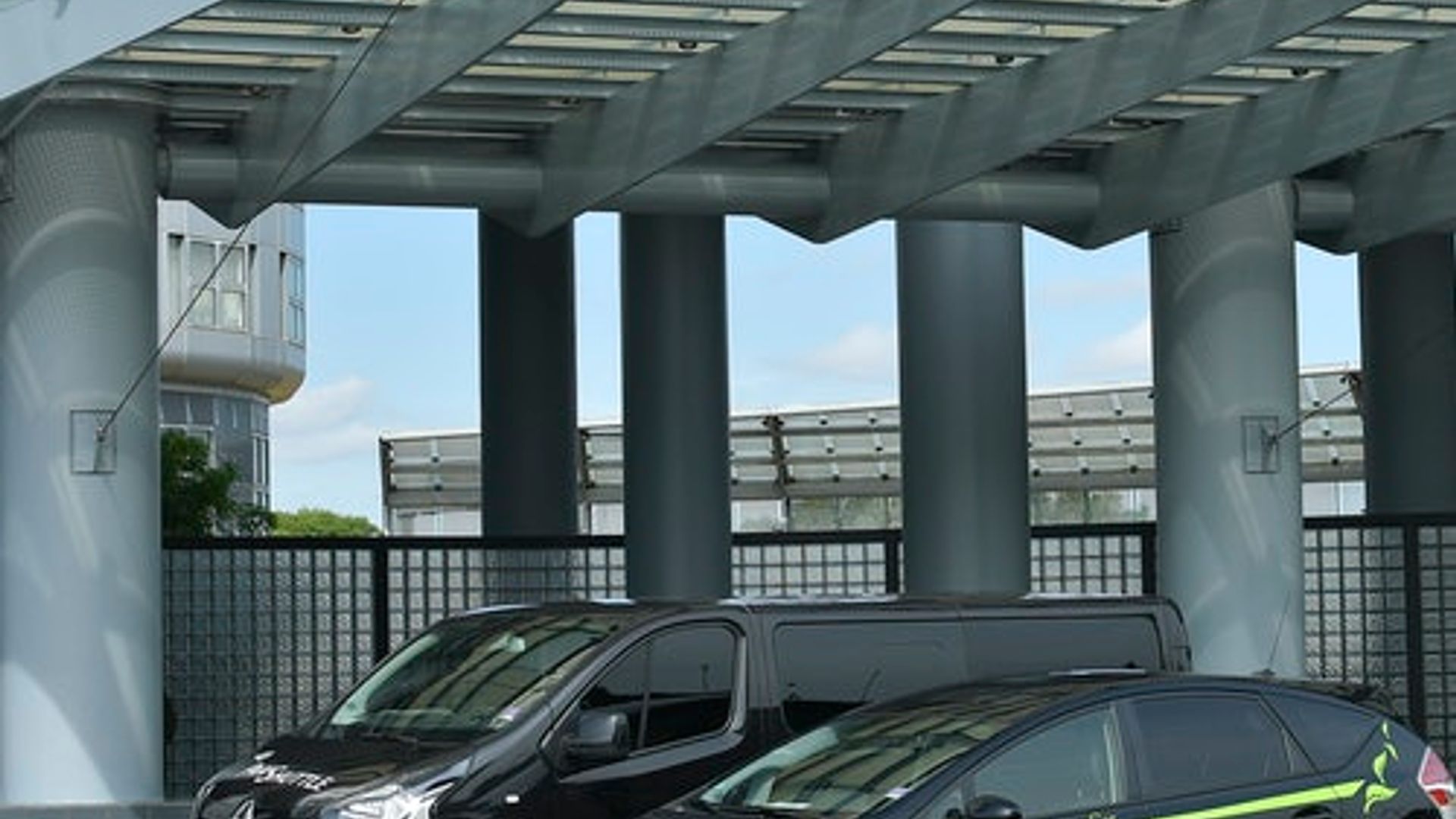 CDG Flughafen: Shuttleservice zu oder von der Unterkunft in Paris