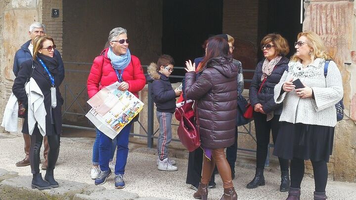 Visit Herculaneum with an expert professional guide (2/3 hours)