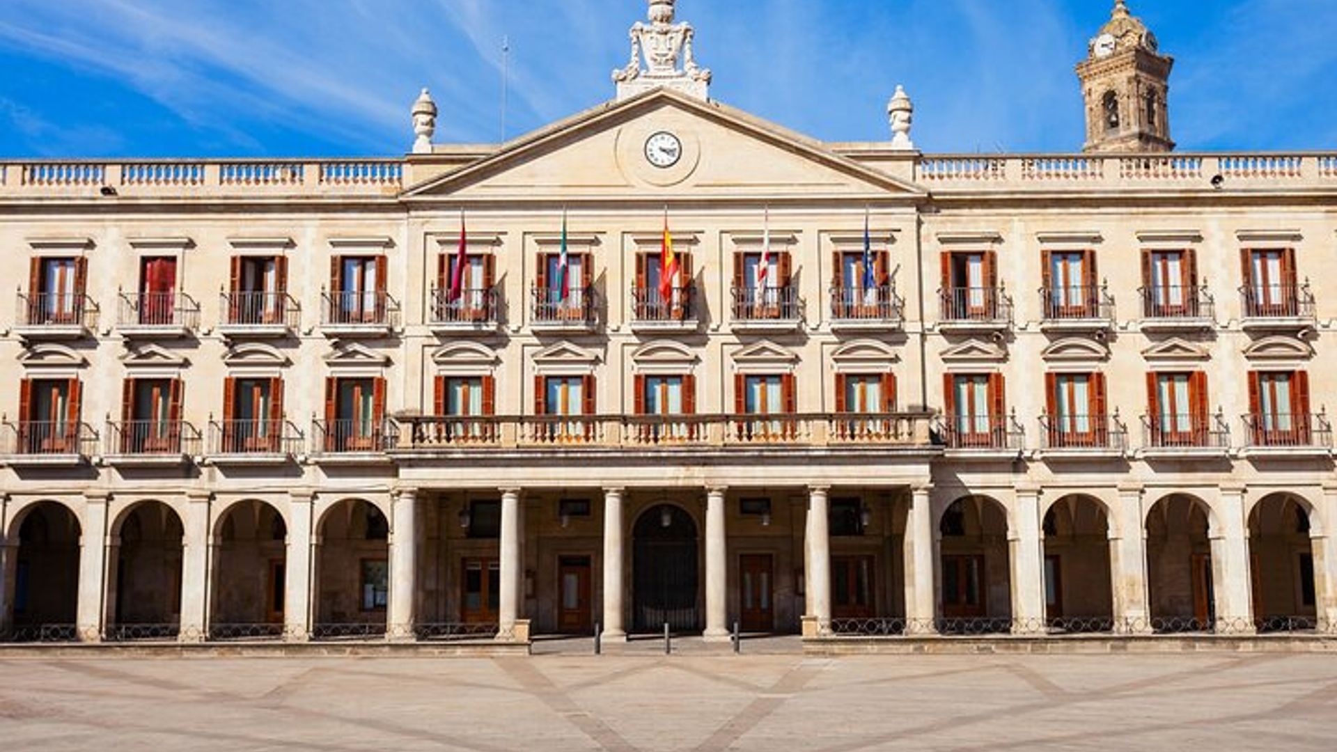 Visit Vitoria Gasteiz at your Groupless Rhythm with your Mobile