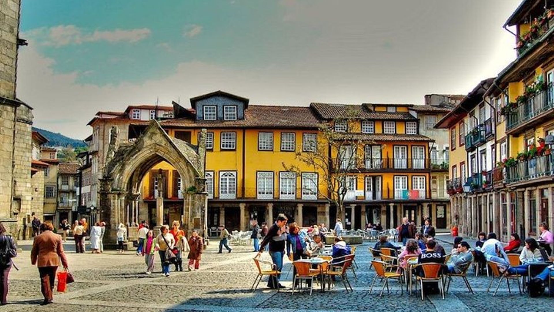 Mittelalterliche Guimarães- bei Dämmerung oder Tageszeit -von Porto oder Braga
