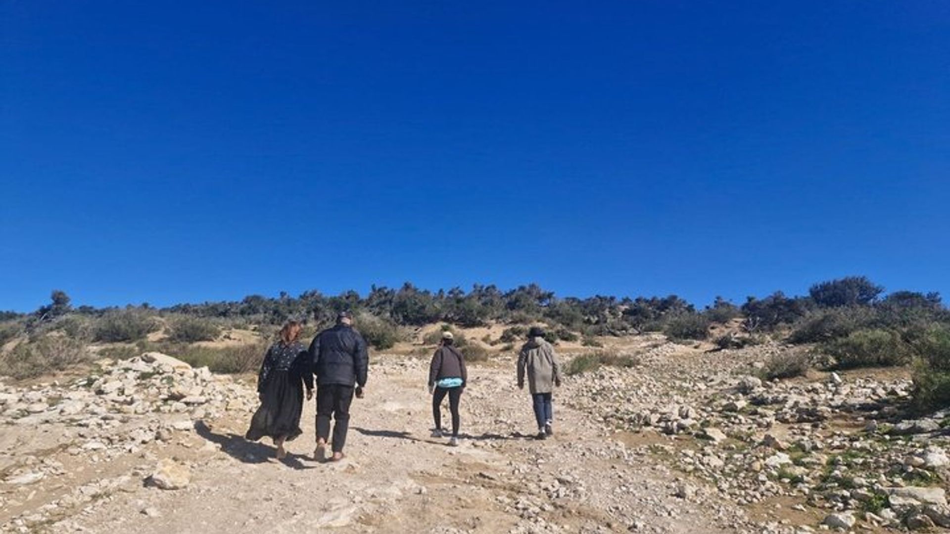 Geheime Wanderung am Kap Sim: Panoramablick zwischen Meer und Wüste