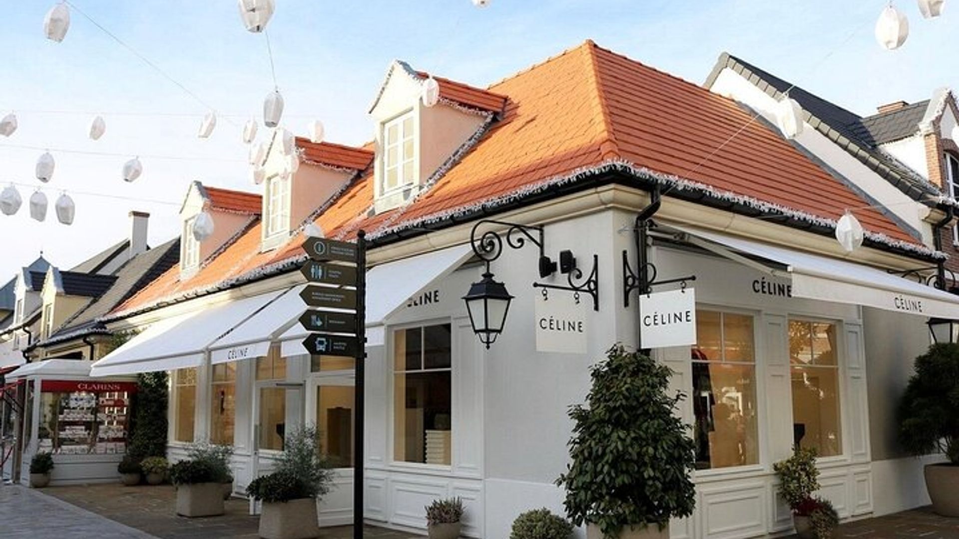 Shopping Tour zum La Vallée Village Outlet im privaten Auto oder Van