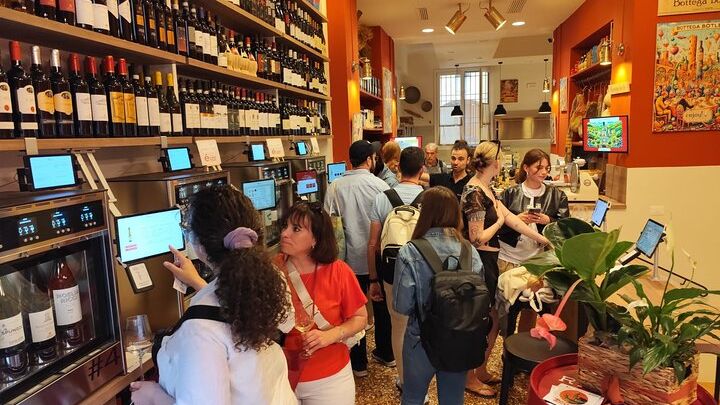 Bologna: Private Sommelier-Led Food and Wine Tasting