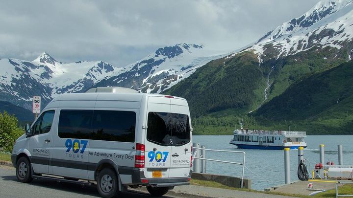 Alaskan Wildlife and Nature Tour from Anchorage