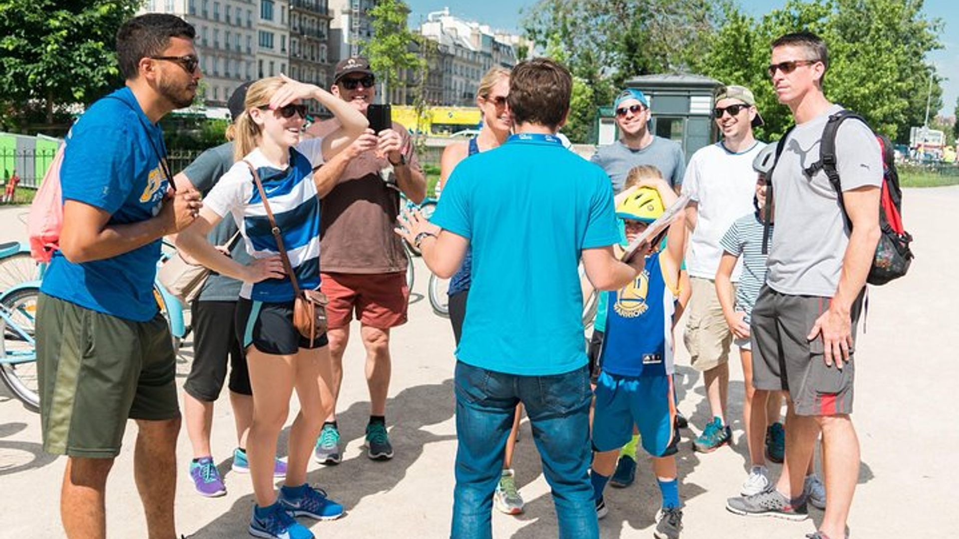 Visite de Paris à vélo en petit groupe : Tour Eiffel, Louvre, Notre-Dame