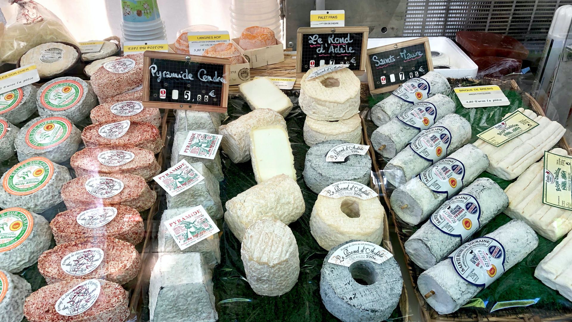 Paris: French Pastries and Market Tasting Tour Around Eiffel Tower