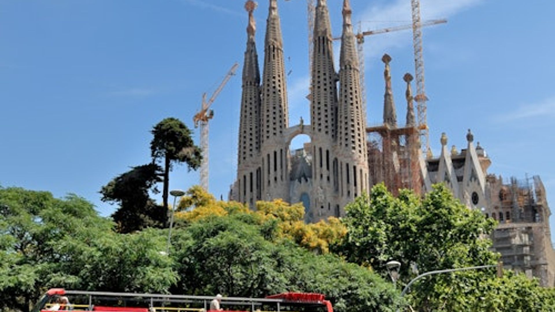 Sagrada Familia: Fast Track Ticket + City Audio Guide