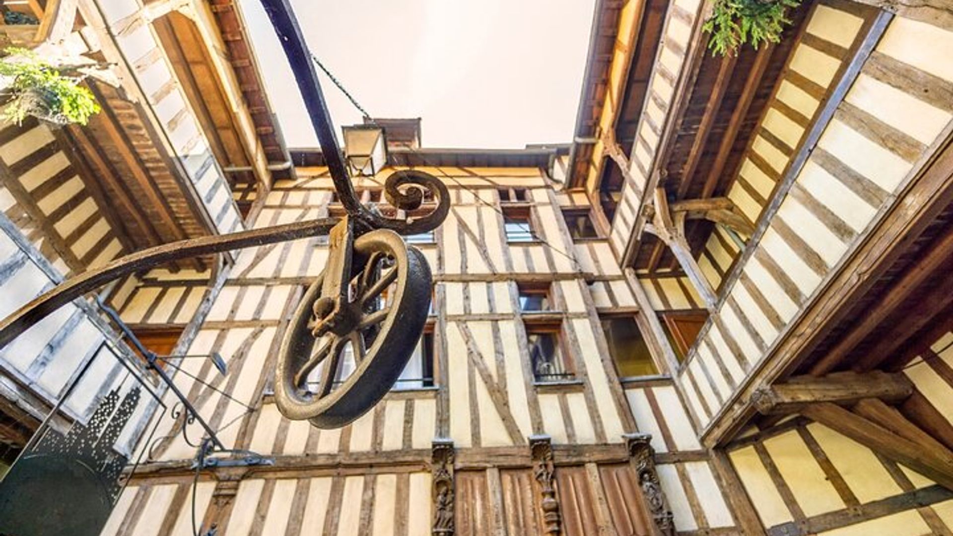 Troyes: Audiogeführter Stadtrundgang, 1 Stunde 40 Minuten und 25 Audiokommentare