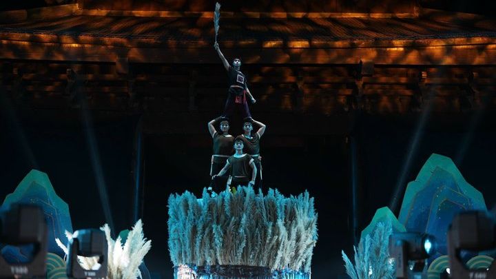 Ninh Binh Night Show: The Emperor of the Reeds