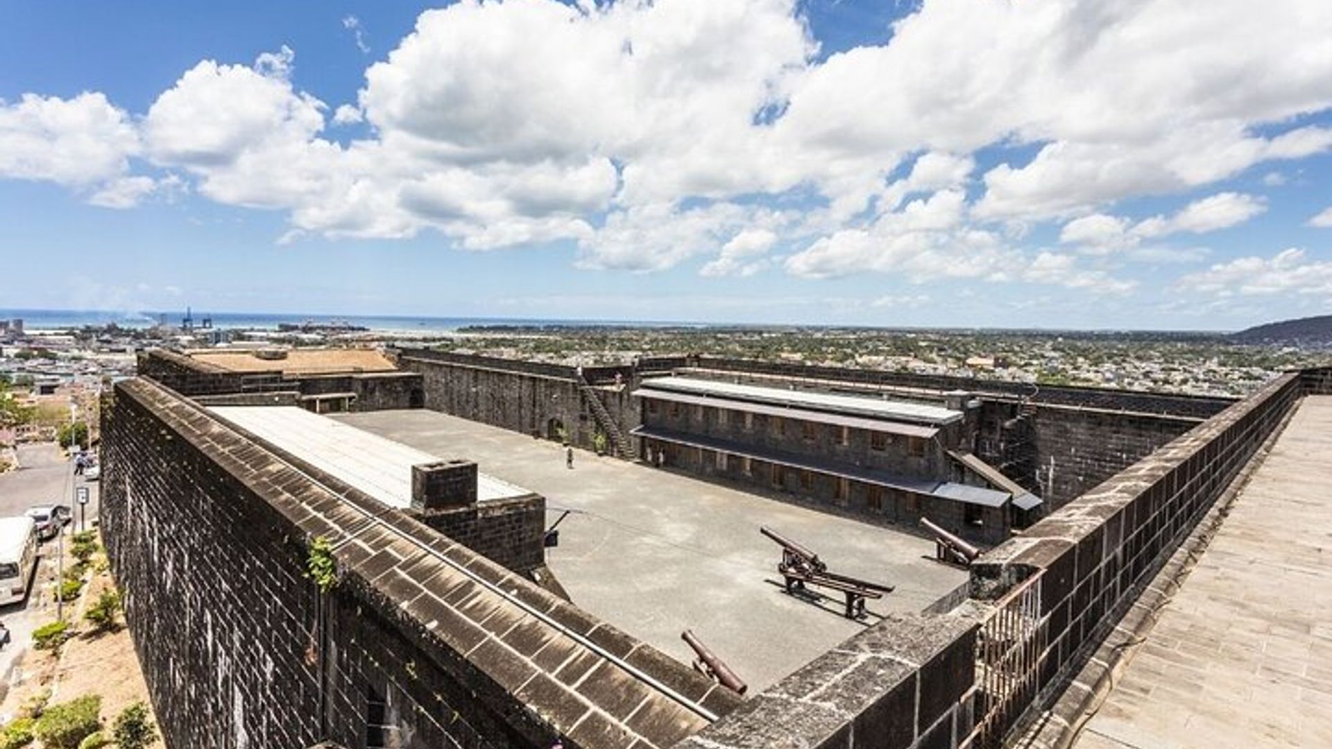 Mauritius City Tour with Private SUV and Guide